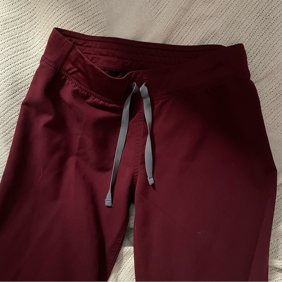 Figs burgundy scrub set - Picture 3 of 4